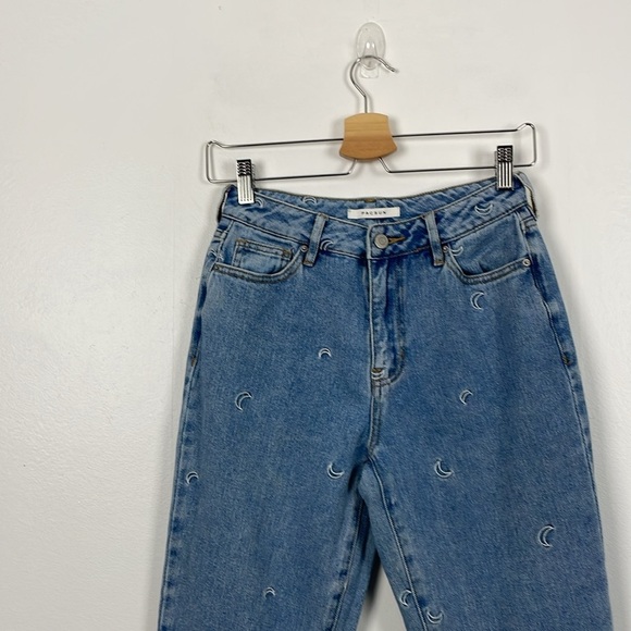 Pacsun Mom Jeans Womens 25 Cotton Skinny Leg Moon Print Embroidered Denim Pocket - Picture 3 of 9